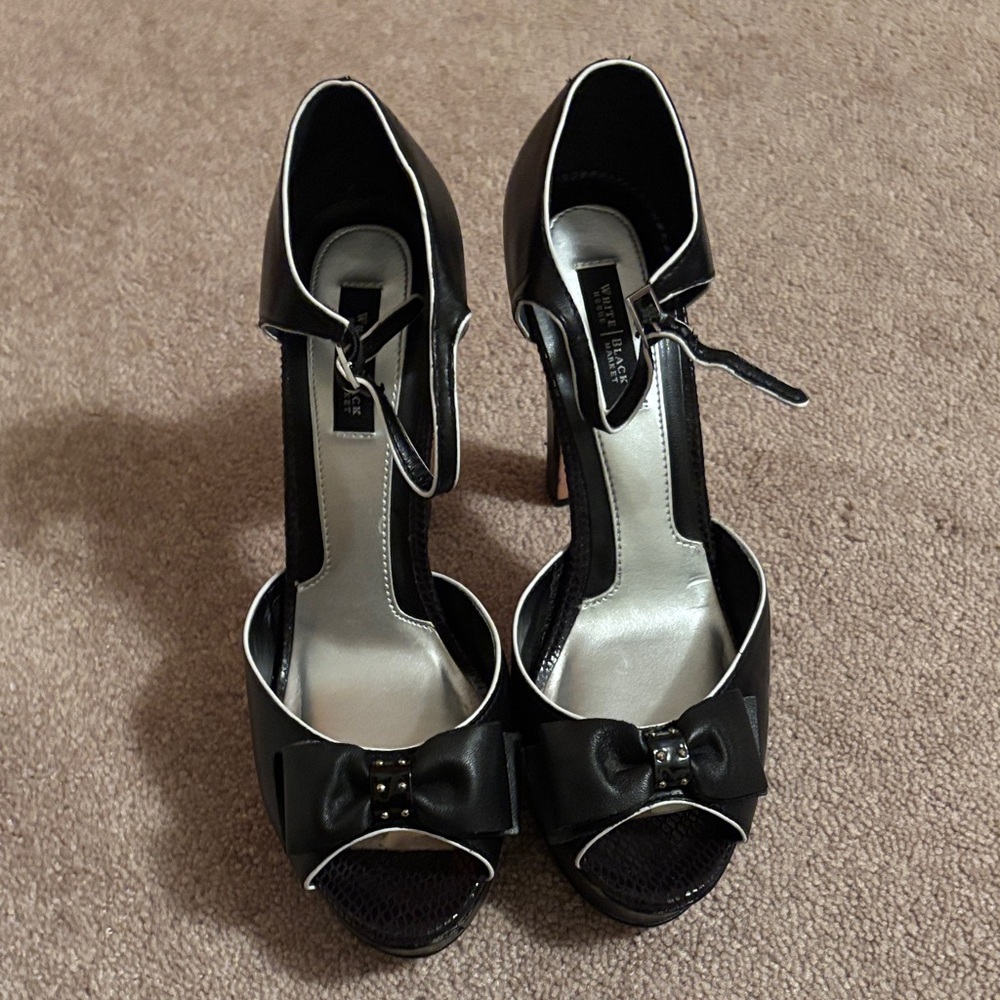 Black heeled shoes